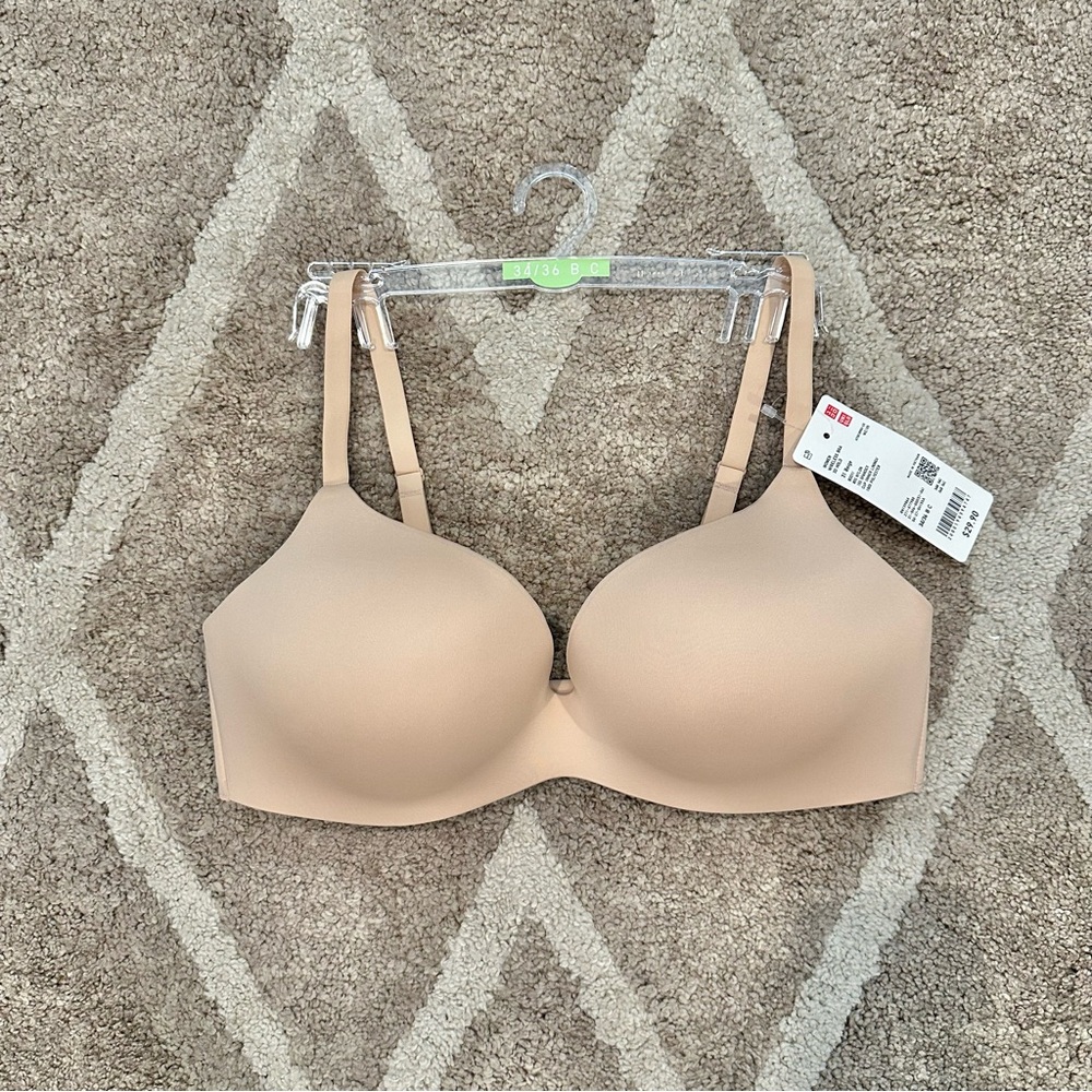 NEW WITH TAGS! Uniqlo Wireless Bra 3D Hold (Size 34/36 BC) in Beige